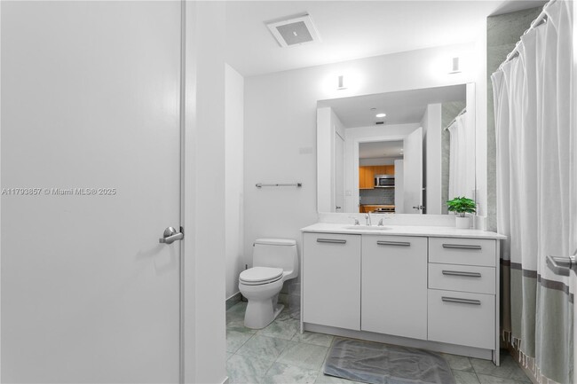 Building Photo - 1050 Brickell Ave