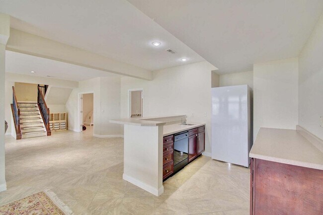 Building Photo - 459 Pinnacle Way