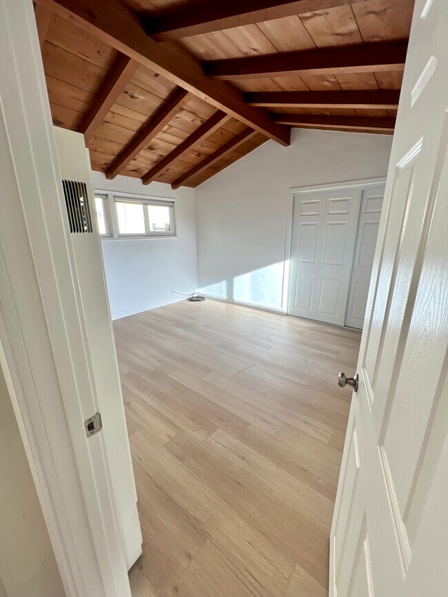 Building Photo - 106 E Avenida Ramona