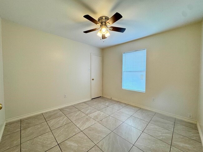 Building Photo - 209 Mescalero Dr