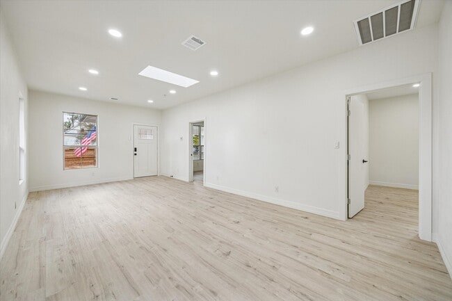 Building Photo - 437 N Everton St