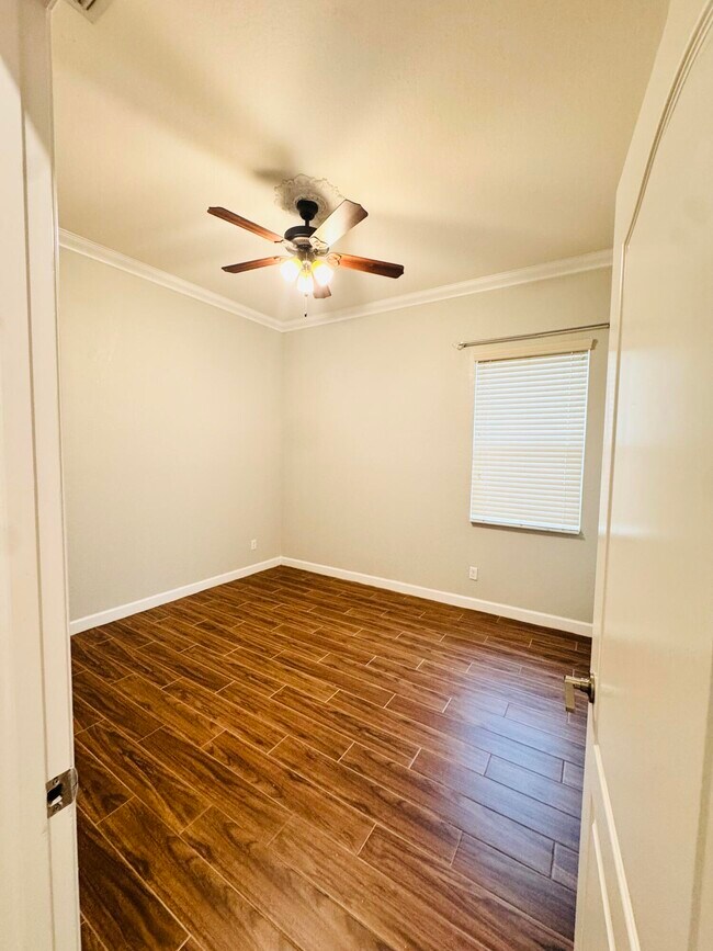 Building Photo - 1807 Berkshire Cir SW