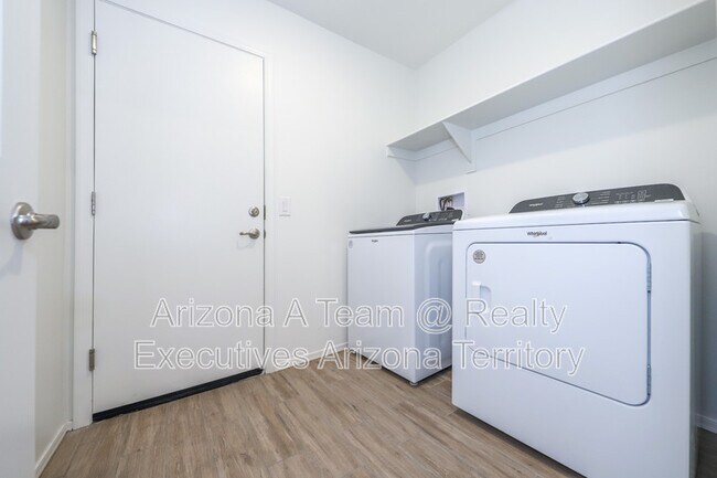 Building Photo - 4639 S Brandywine Dr