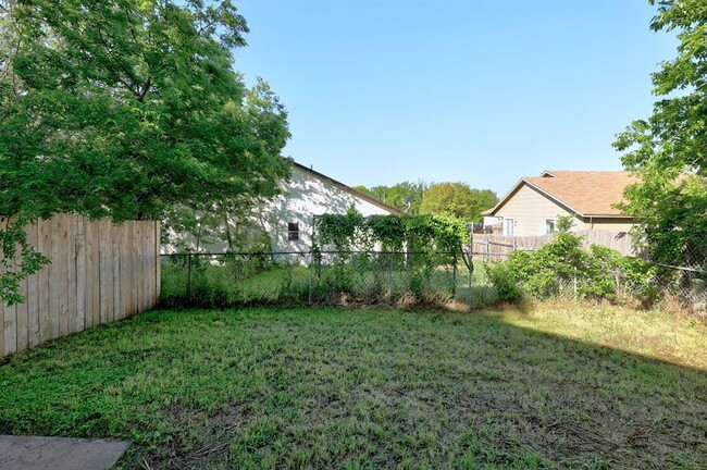 Building Photo - 12302 Dellrey Dr