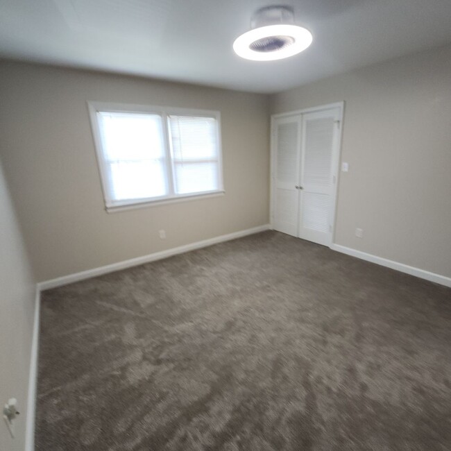 Building Photo - 2 Bedroom Townhouse Apartment FOR RENT in ...