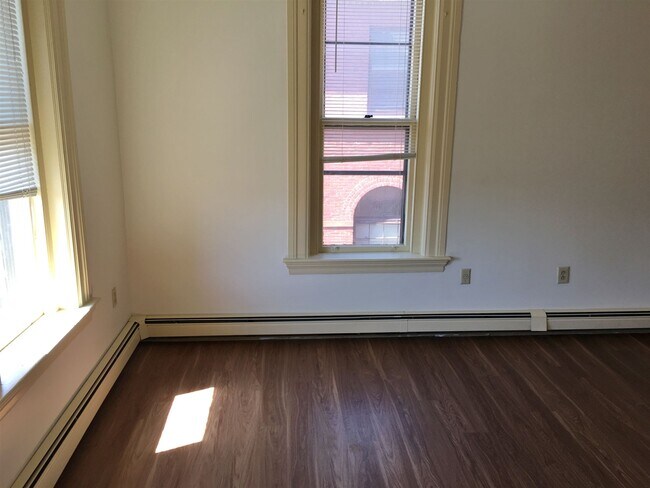 Building Photo - 124 Orange St