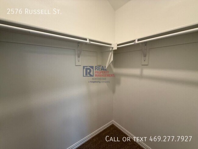 Building Photo - 2576 Russell St