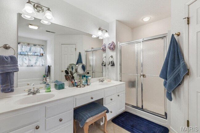 Building Photo - 2725 Timberline Dr