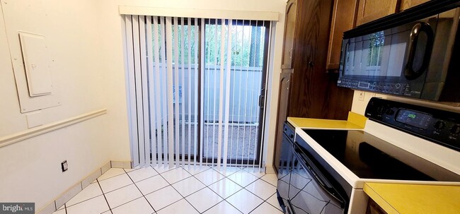 Building Photo - 15 Twin Brooks Dr