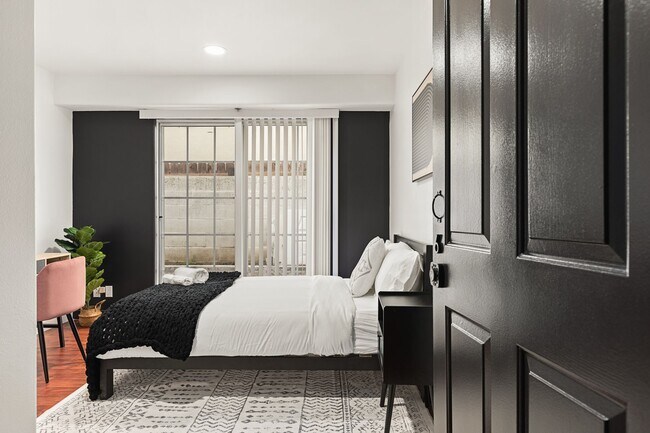 Building Photo - 10777 Ashton Ave