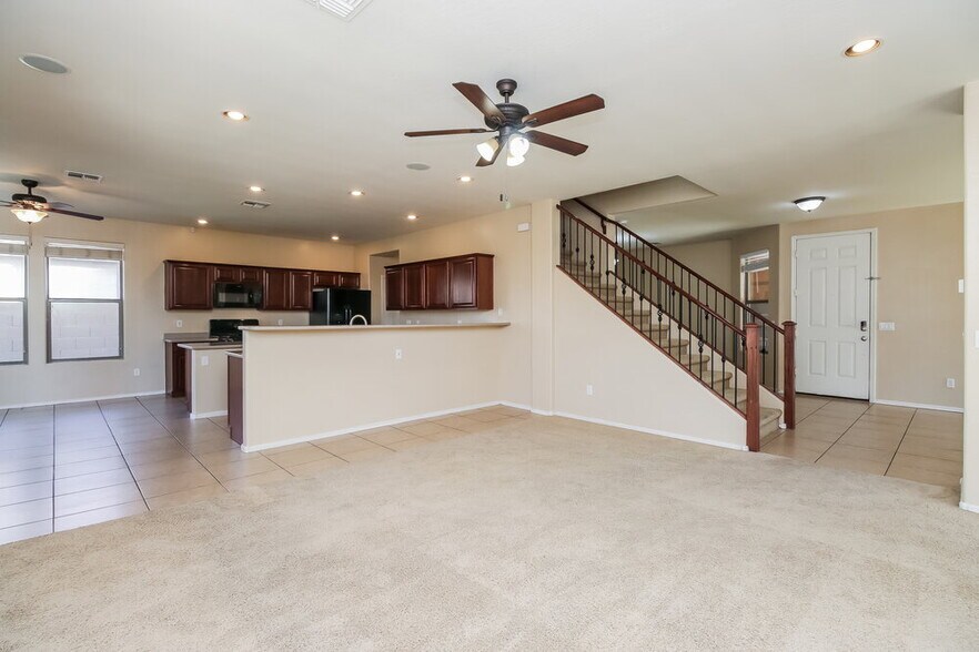 Building Photo - 6890 S Pearl Dr