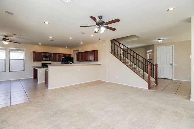 Building Photo - 6890 S Pearl Dr