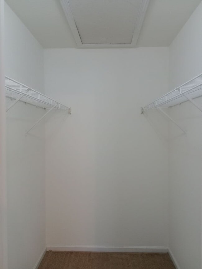 Building Photo - 1724-1726-1726 Louise Cir