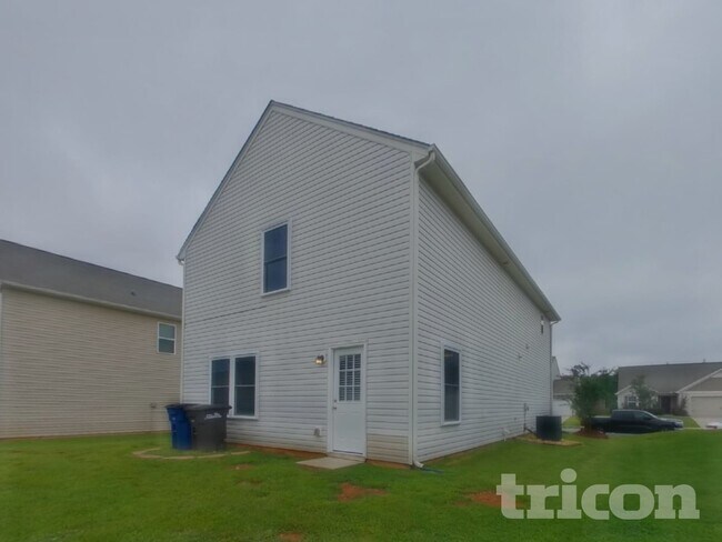 Building Photo - 149 Hidden Lakes Rd