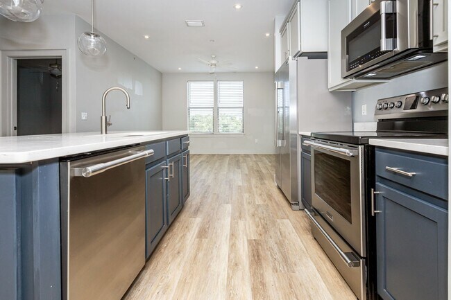 Building Photo - 2501 Bienville Blvd