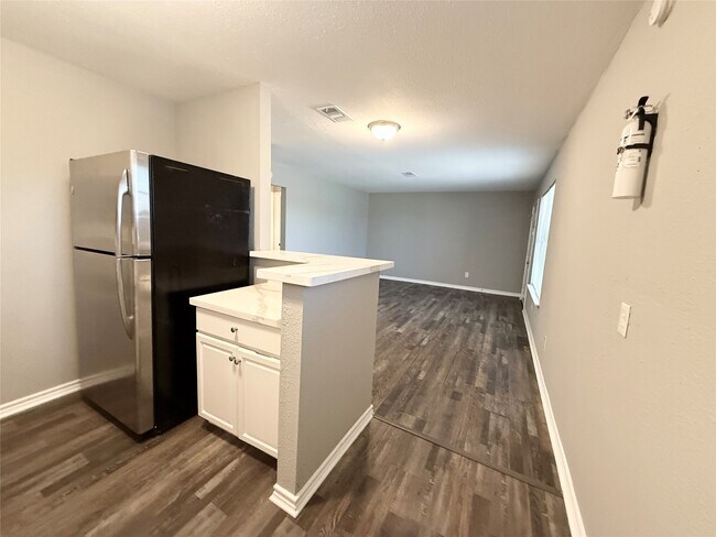 Building Photo - 3643 N MacGregor Way