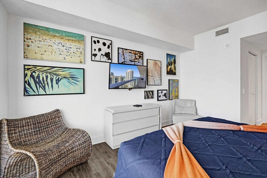 Building Photo - 4111 S Ocean Dr