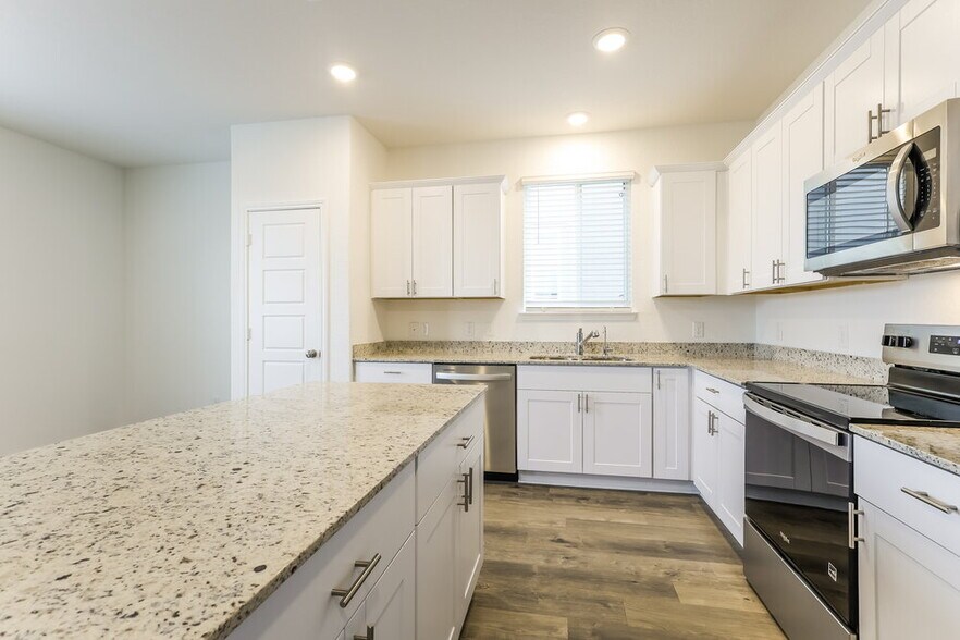 Building Photo - 10407 Monte Carmel Pl