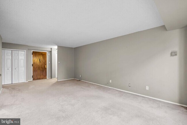 Building Photo - 5225 Pooks Hill Rd