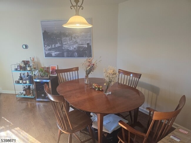 Building Photo - 90 Sycamore Ct