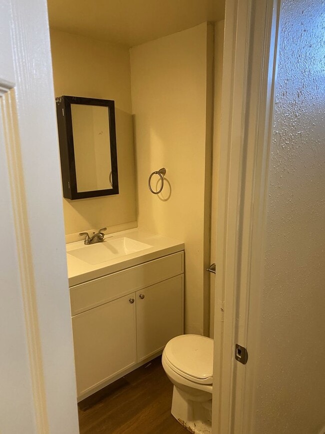 Building Photo - Fully Renovated and ***Move in Special***