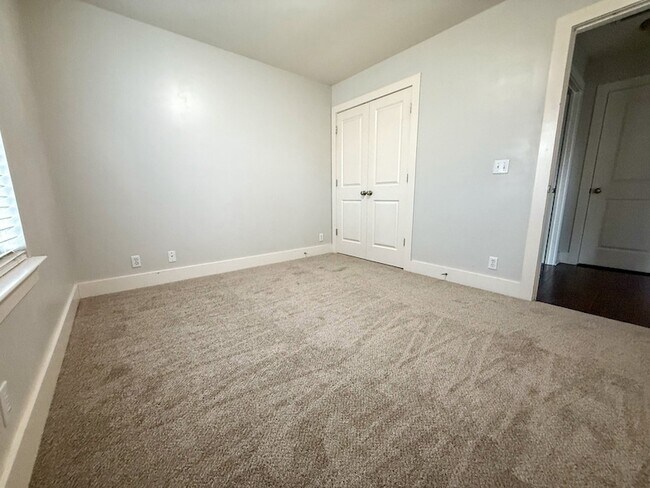 Building Photo - 3500 Steffisburg Dr