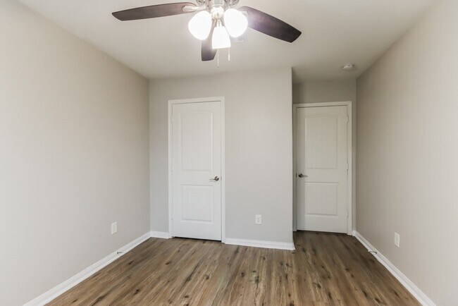 Building Photo - 10122 Berrypatch Ln