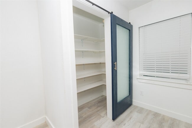 Building Photo - 2202 4th St