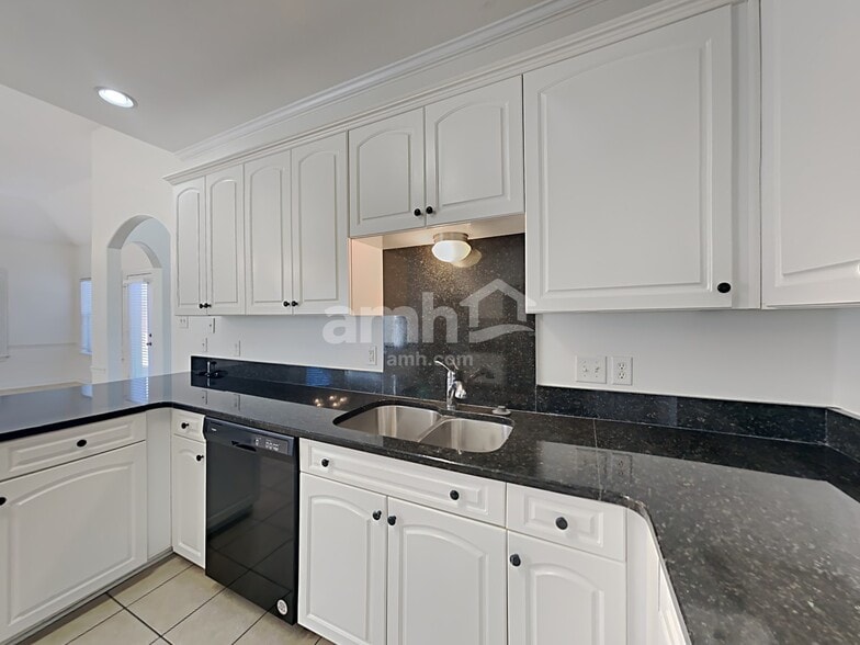 Building Photo - 9664 Woodland Creek Ln