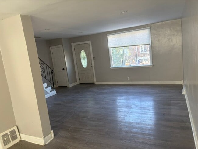 Building Photo - Gorgeous 3-Bedroom Townhome in Holmesburg! Available NOW!