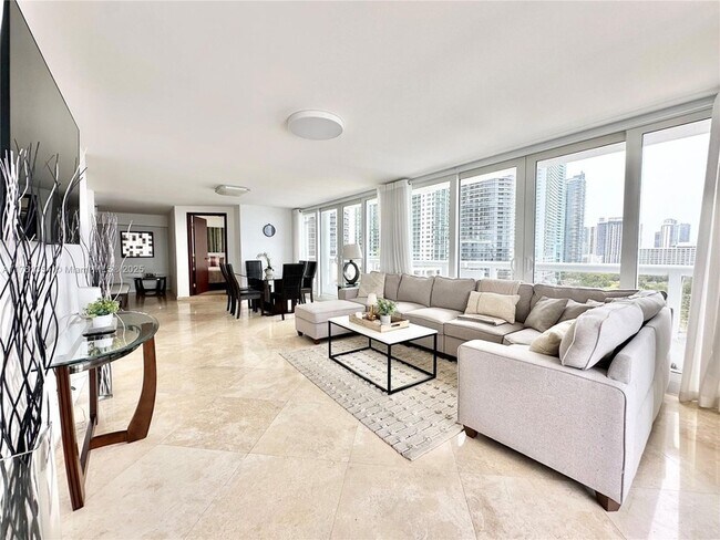 Building Photo - 1717 N Bayshore Dr