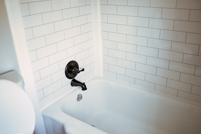 Building Photo - 13661 Cedar Rd