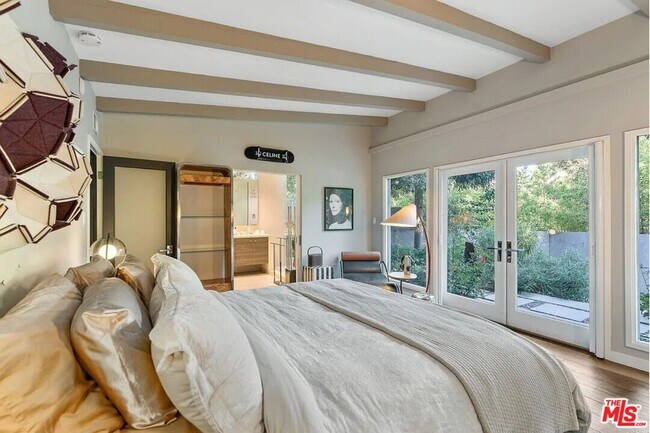 Building Photo - 8581 Appian Way