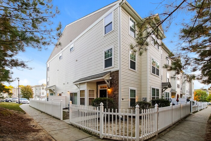 Building Photo - 201 Coalinga Lane