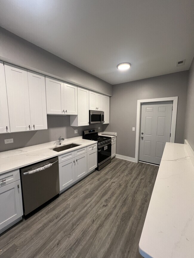 Building Photo - 5310-5312 S Harper Ave