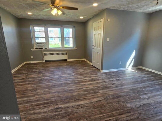 Building Photo - 934 Durard St