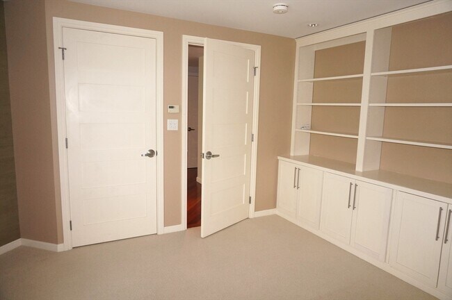 Building Photo - 10-40 Nouvelle Way