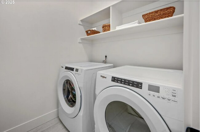 Building Photo - 3 Brand New Modern Urban 4 Bedroom 3 1/2 Bath Homes with Designer Finishes and Air Conditioning A...