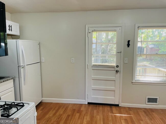 Building Photo - 531 Locke St