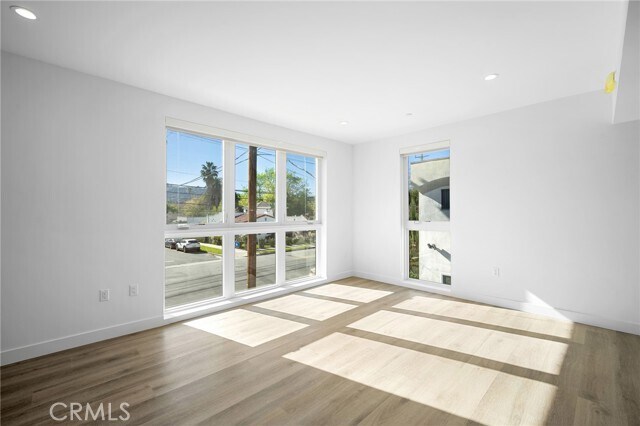 Building Photo - 10657 Moorpark St