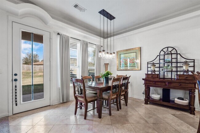 Building Photo - Beautiful Home In Pecan Planation