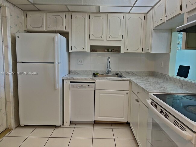 Building Photo - 1801 S Ocean Dr