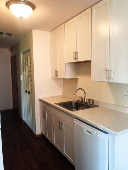 Building Photo - 2730 Dupont Ave S