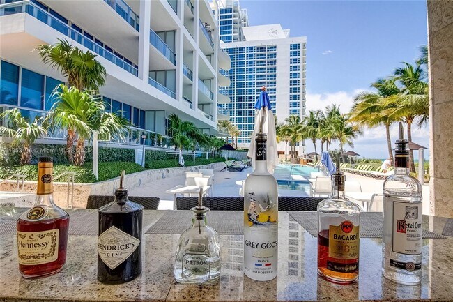 Building Photo - 6801 Collins Ave