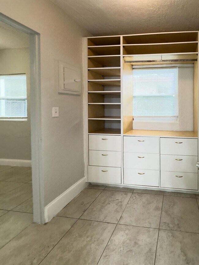 Building Photo - 1230 NE 2nd Ave