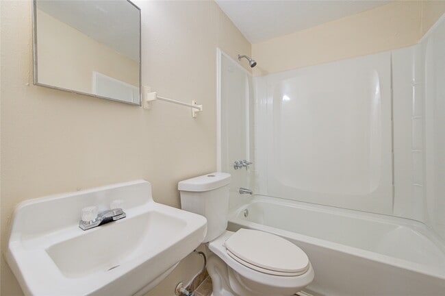 Building Photo - 5730 Southminster Dr