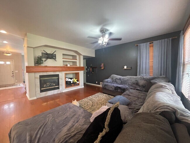 Building Photo - Bellevue Home For Rent!