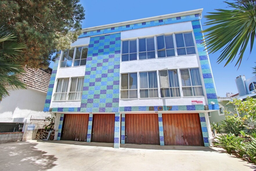 Building Photo - 807 5th St