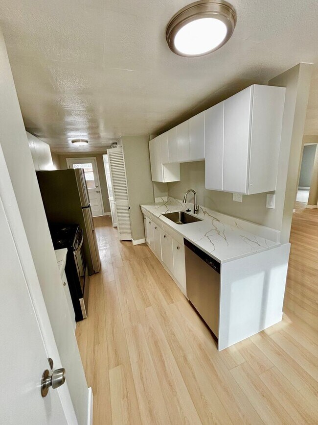 Building Photo - Now Leasing! Beautiful Apartment Steps fro...