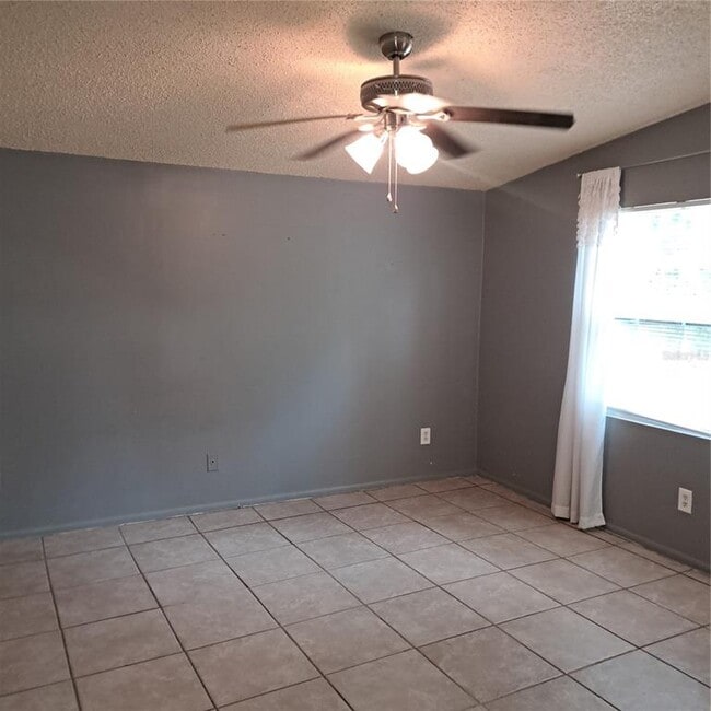 Building Photo - 627 61st Ave S